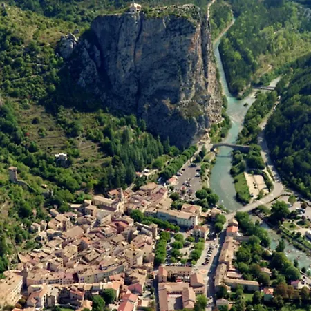 De - * Castellane